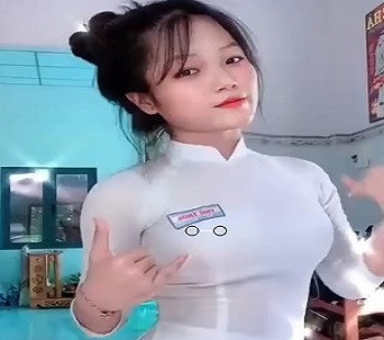 Em gái TPHT thủ dâm cực sướng