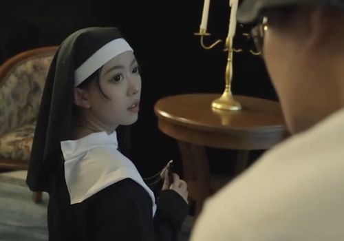 Sau mười năm gặp lại, thầy giáo biến thái hiếp dâm cô học trò xinh đẹp.