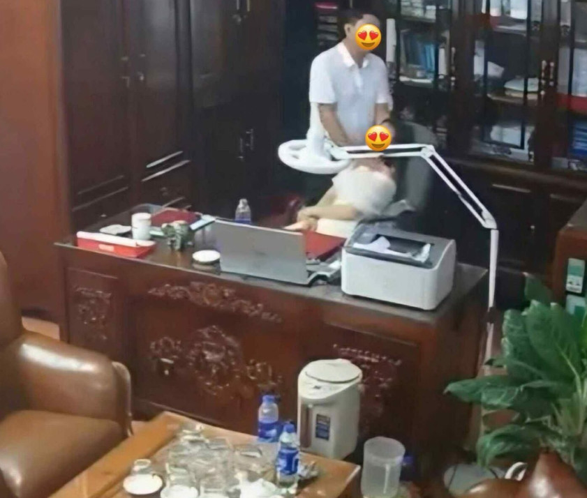 Video sex quay lén hiệu trưởng nện phụ huynh học sinh